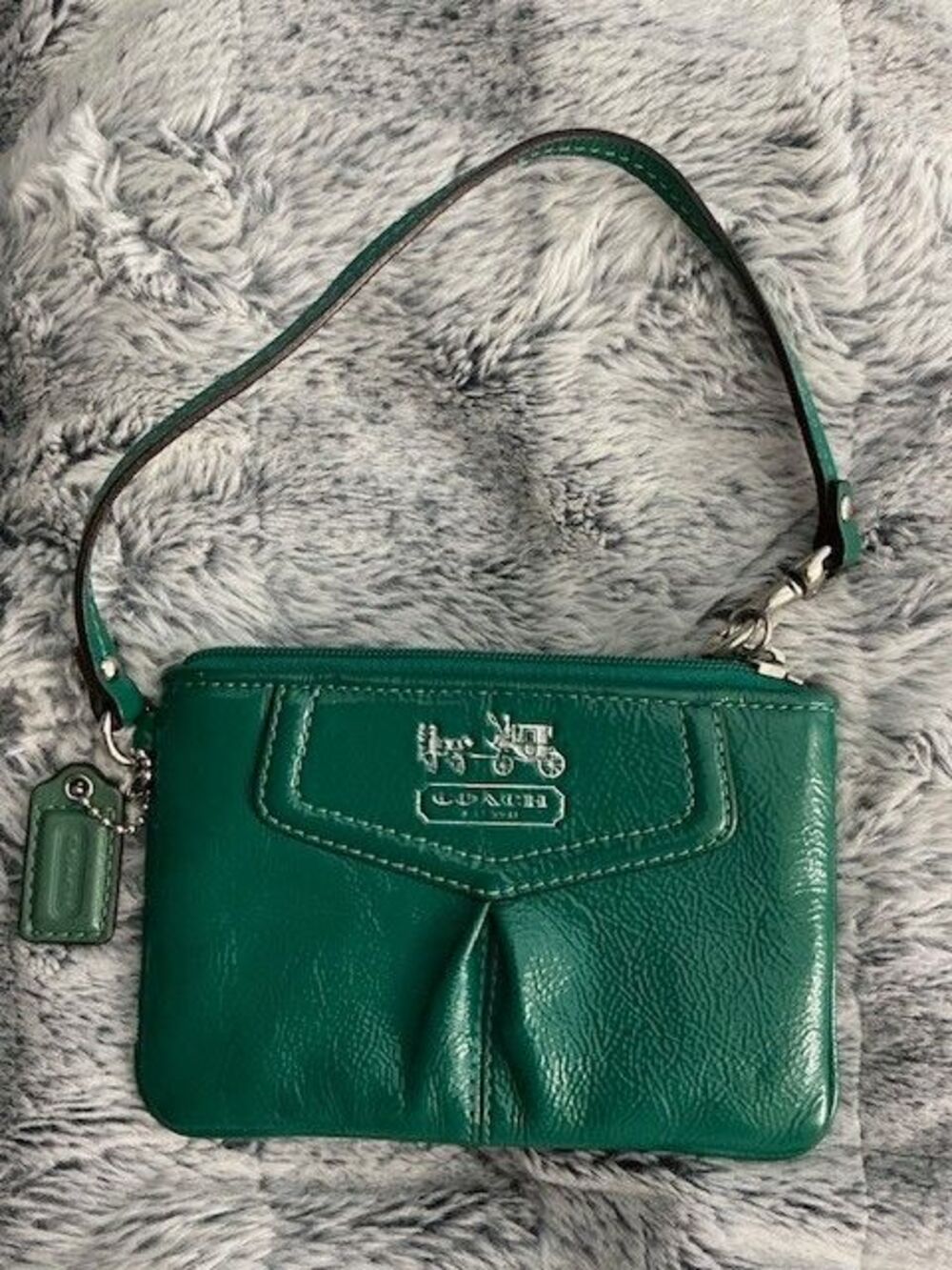 Vintage Coach Clutch Wristlet Green Pleated Horse and Carriage Bag Tag